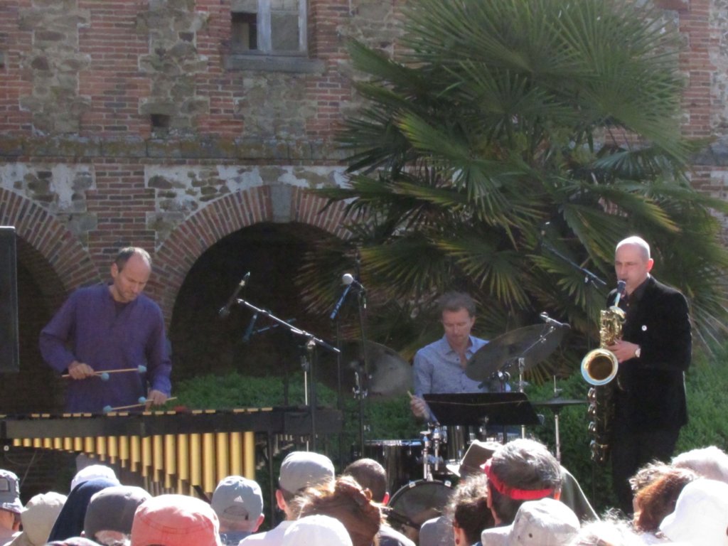 David Patrois (vibraphone, marimba), Luc Isenmann (batterie) et Jean-Charles Richard (saxophones). 
