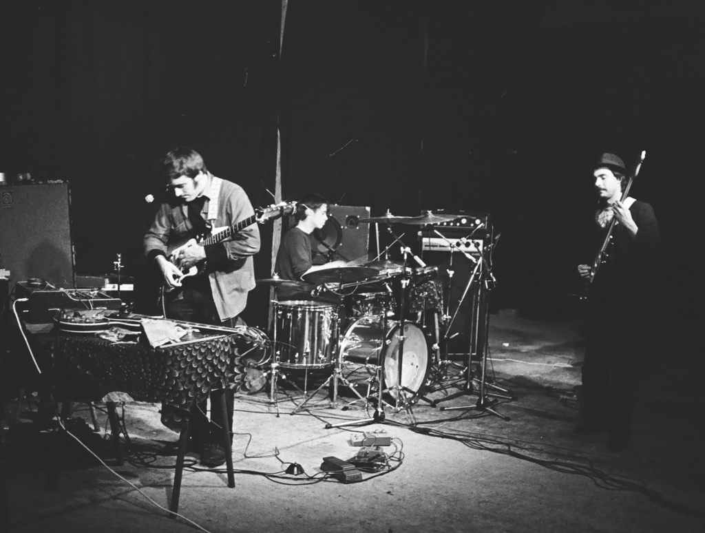 L’attribut alt de cette image est vide, son nom de fichier est 19810331-Massacre-Trio-1024x774.png.