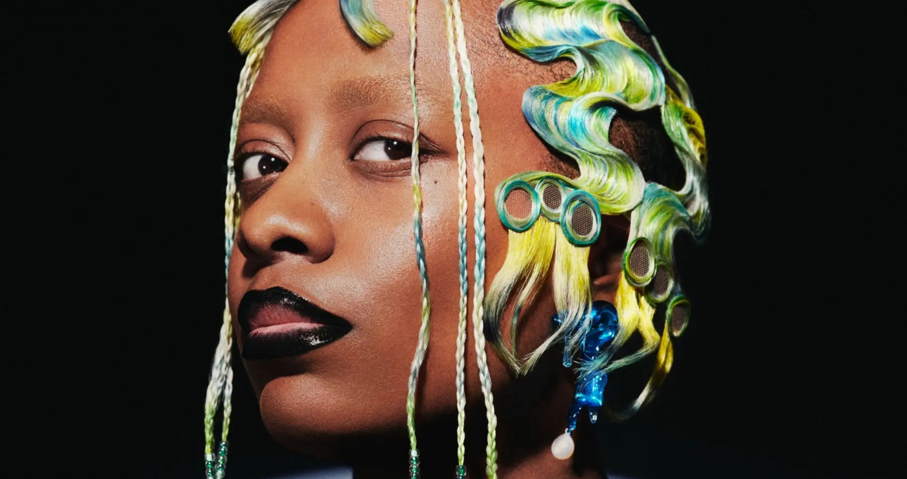 Cécile McLorin Salvant photographiée par Karolis Kaminskas.