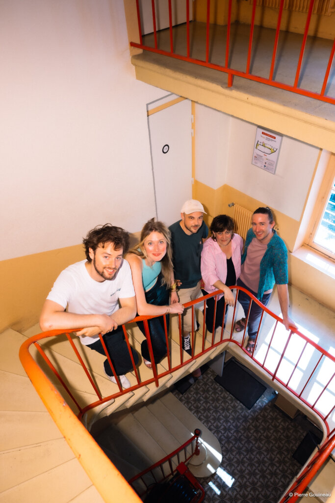 Elisabeth Coxall (serpent, voix), Victor Auffray (flugabone), Thibaut Du Cheyron (trombone), Marion Ruault (double bass), Guillaume Lys (percussion)